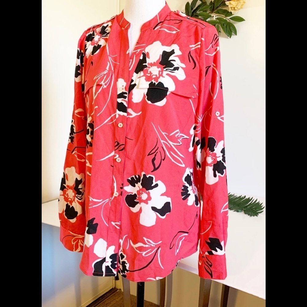 Calvin Klein Women’s Long Sleeve Floral Blouse! Button shoulder tabs! Size XS